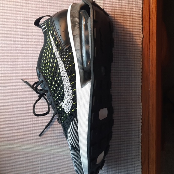 NIKE Flynit Sneakers - Picture 5 of 8